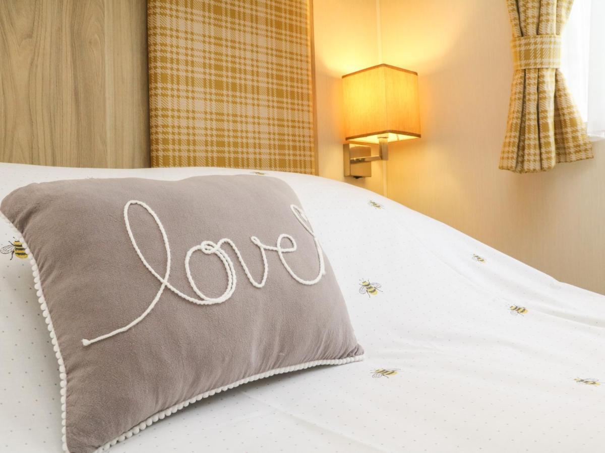 Ochenta Villa Combe Martin Bagian luar foto