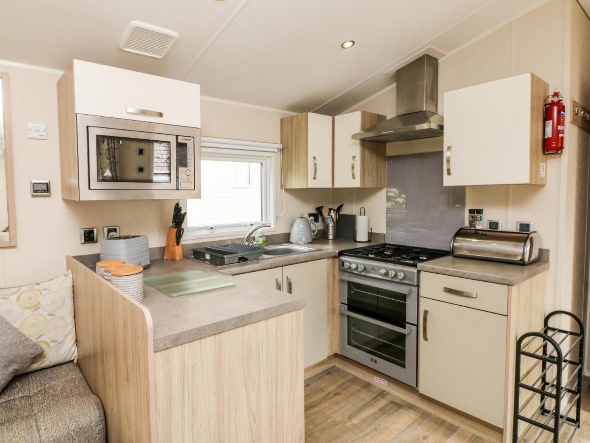 Ochenta Villa Combe Martin Bagian luar foto