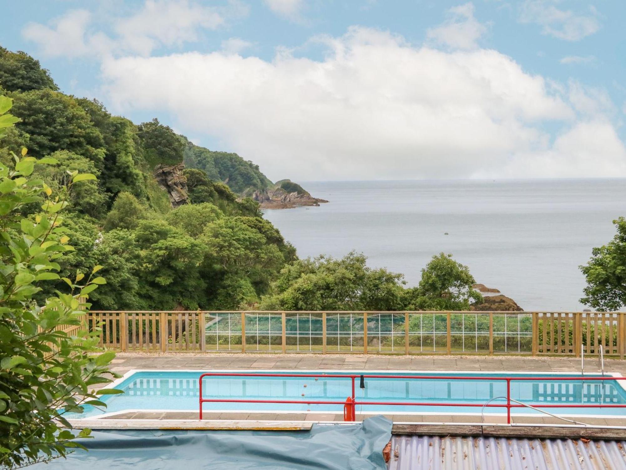 Ochenta Villa Combe Martin Bagian luar foto