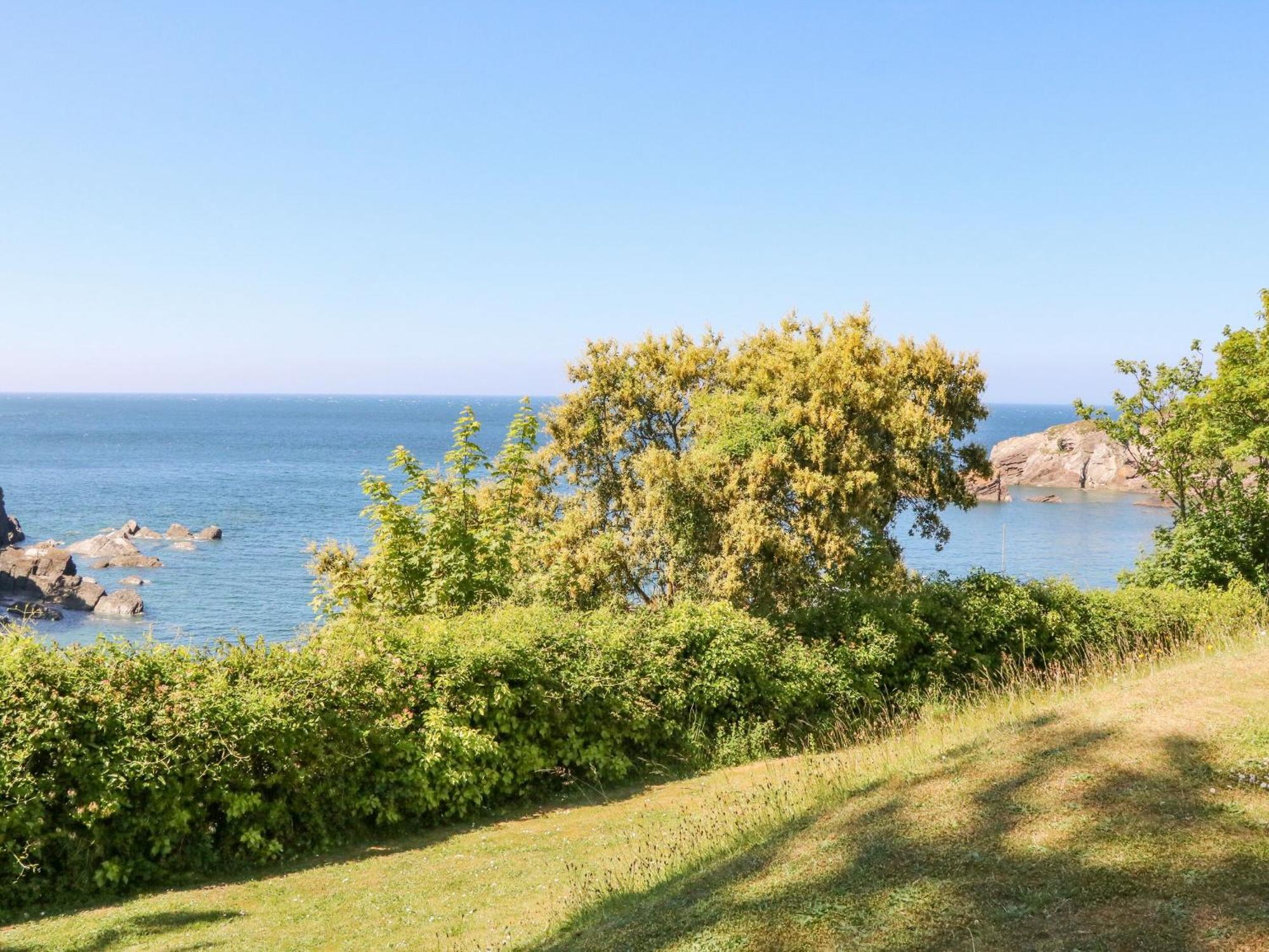 Ochenta Villa Combe Martin Bagian luar foto