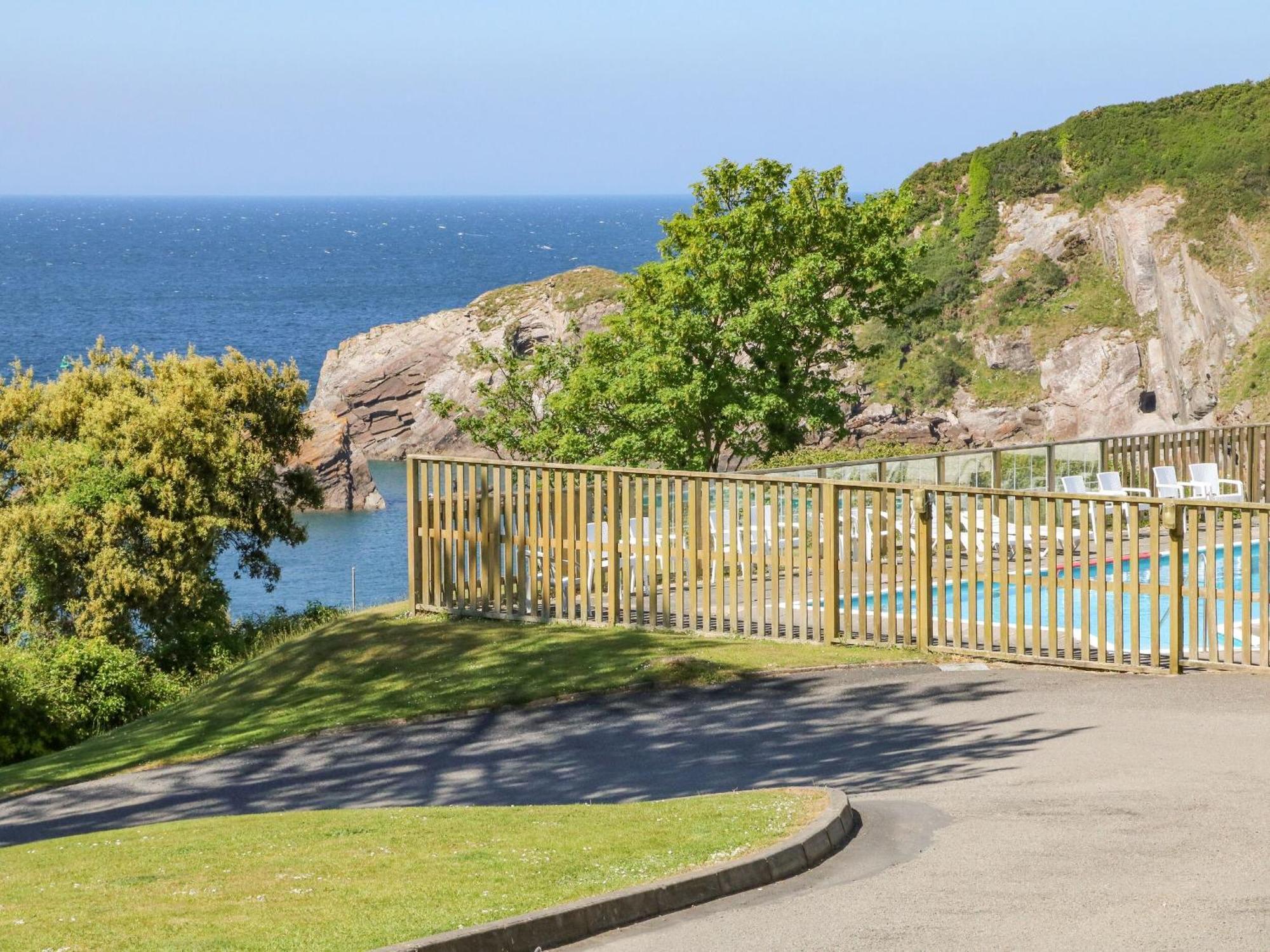 Ochenta Villa Combe Martin Bagian luar foto